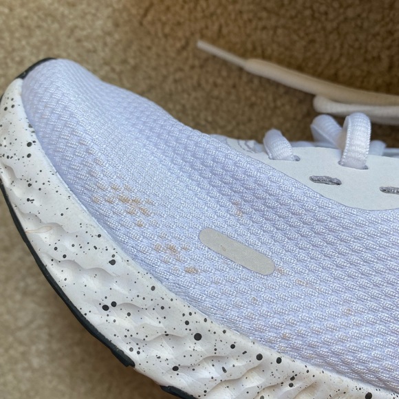 Nike Revolution 5 Women’s size 6 - VERY lightly worn - Picture 8 of 9